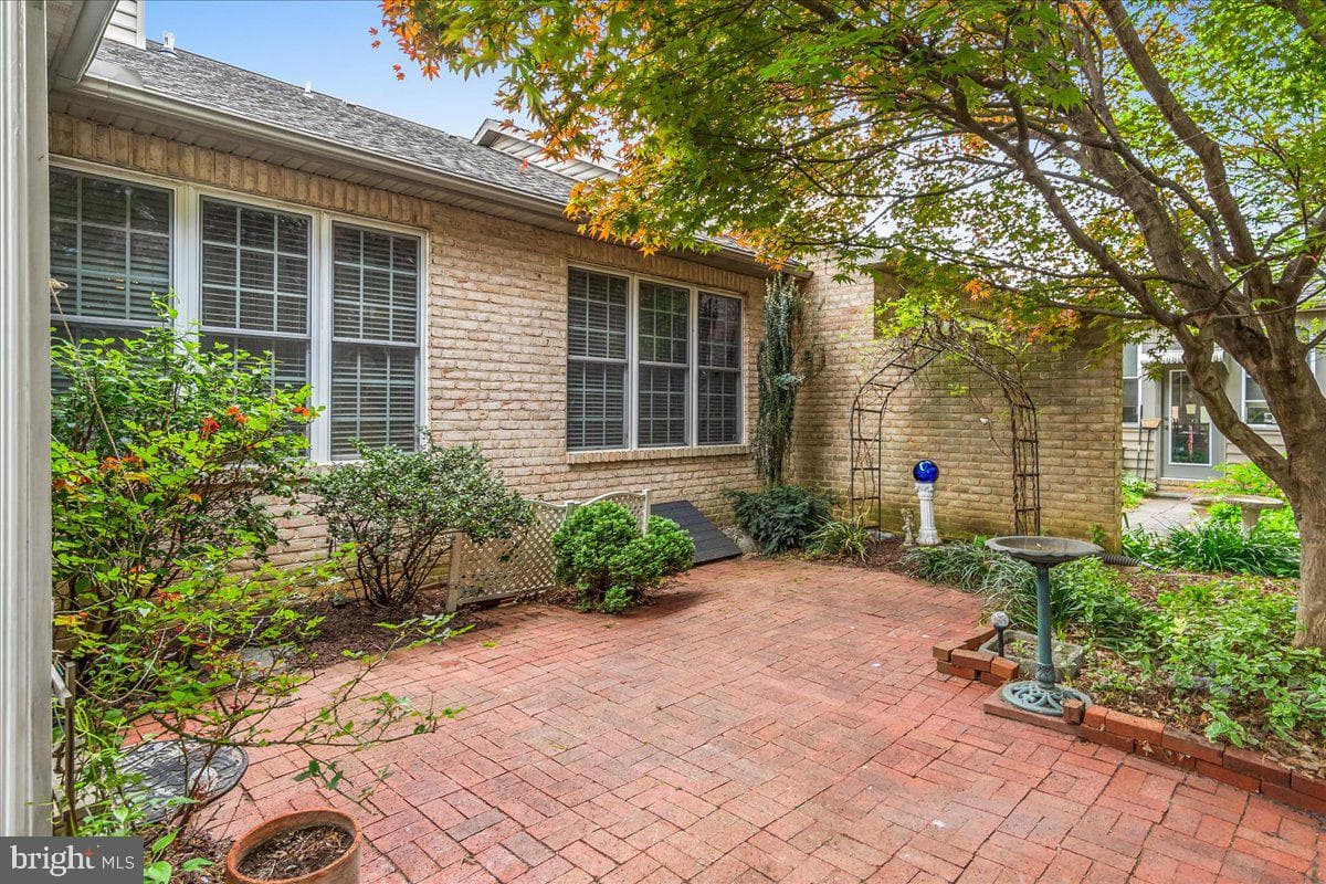 93 Radcliff Lane photo 5