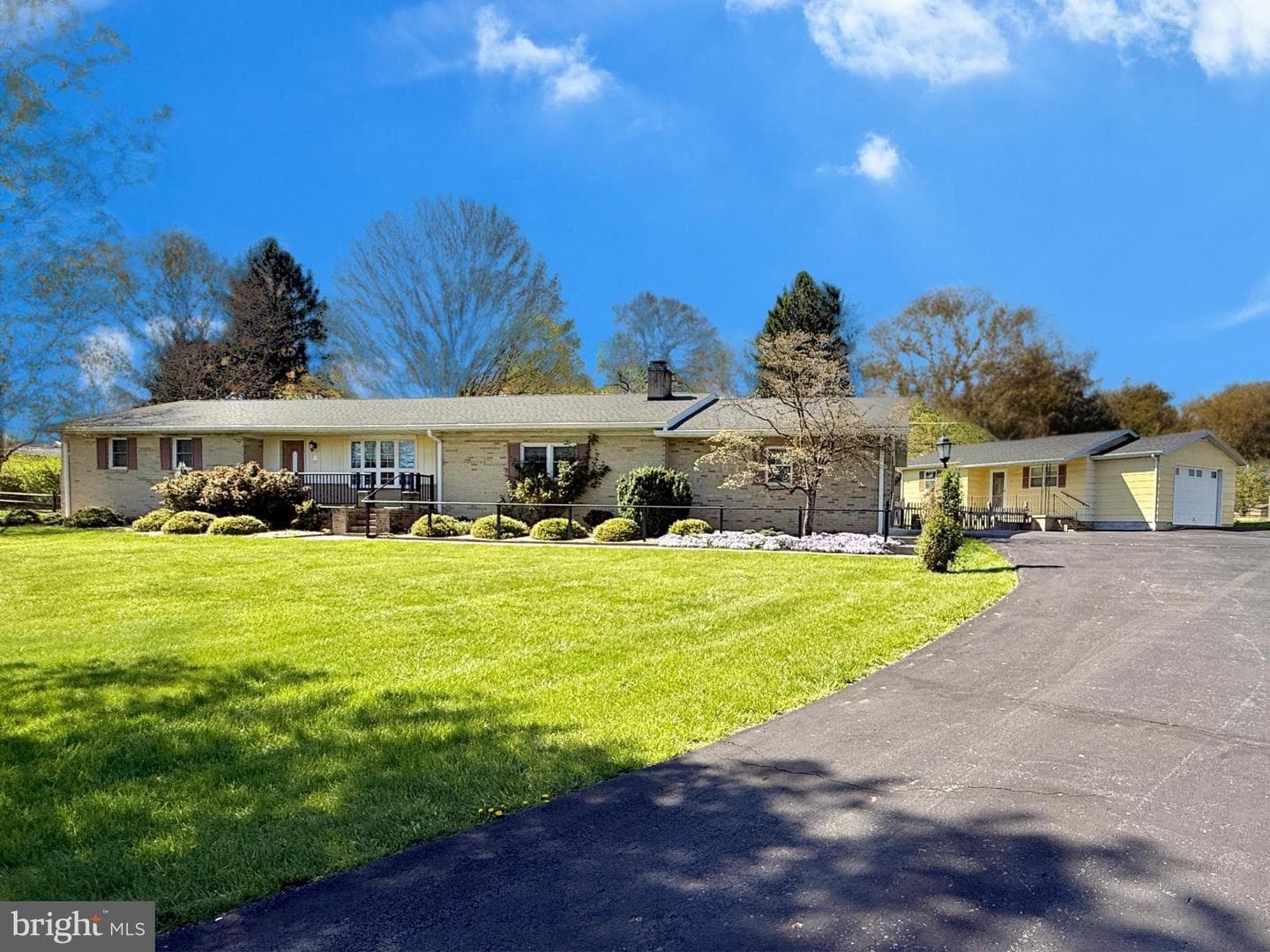 153 Collins Drive photo 1