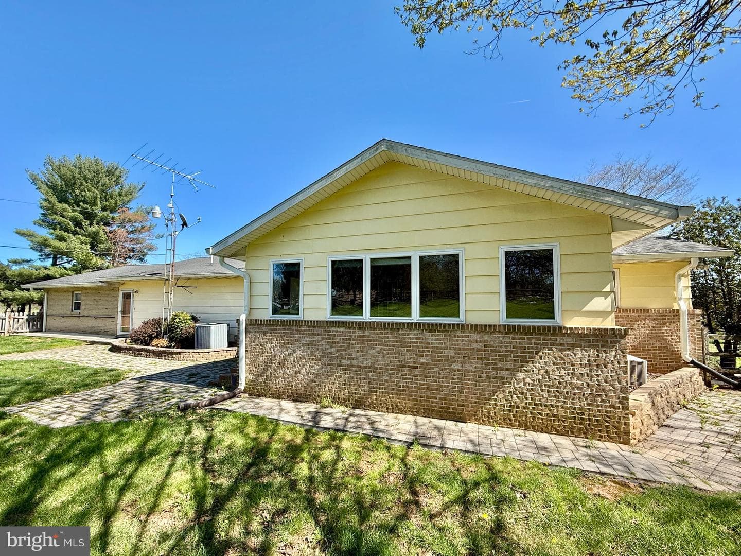 153 Collins Drive photo 86