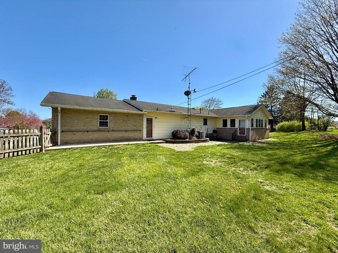 153 Collins Drive photo 93