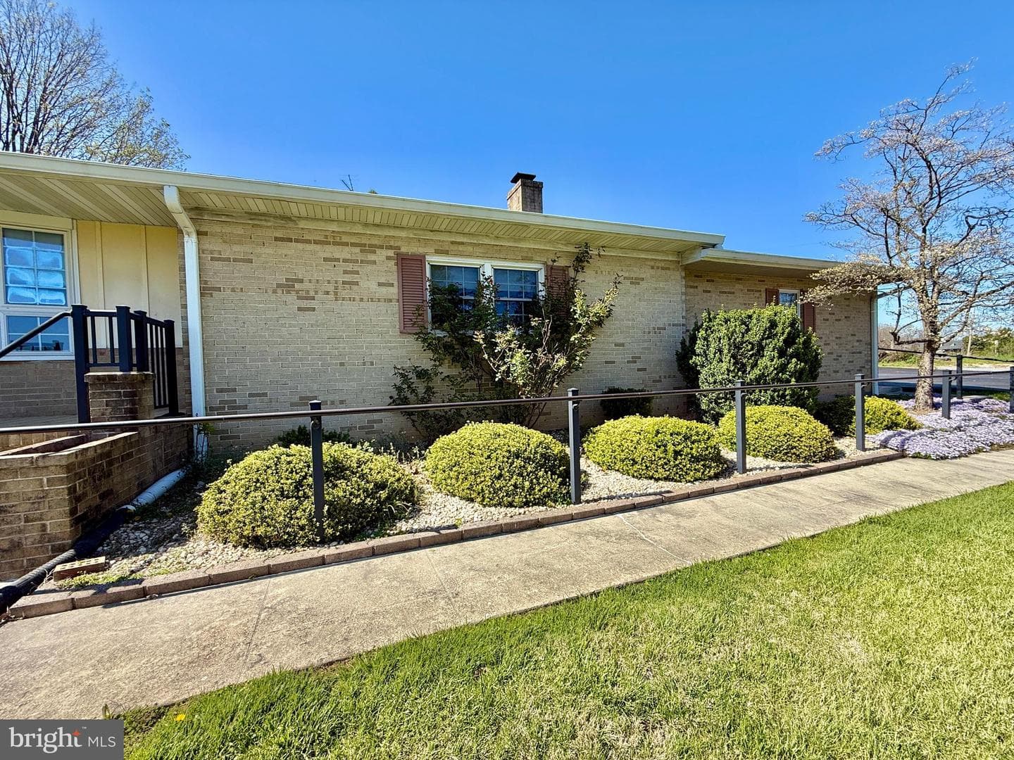 153 Collins Drive photo 98