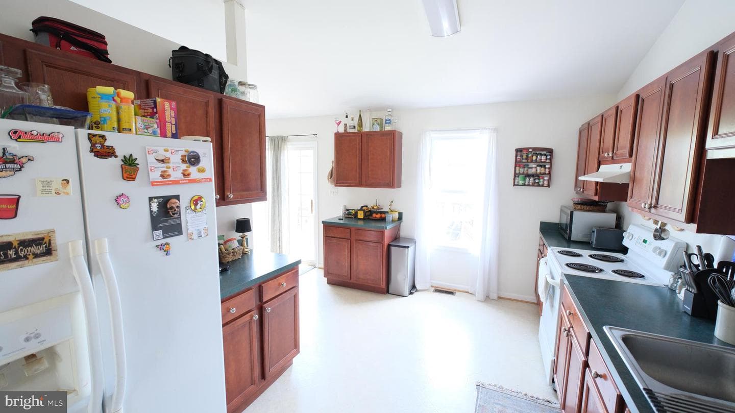 210 Ford Circle photo 10