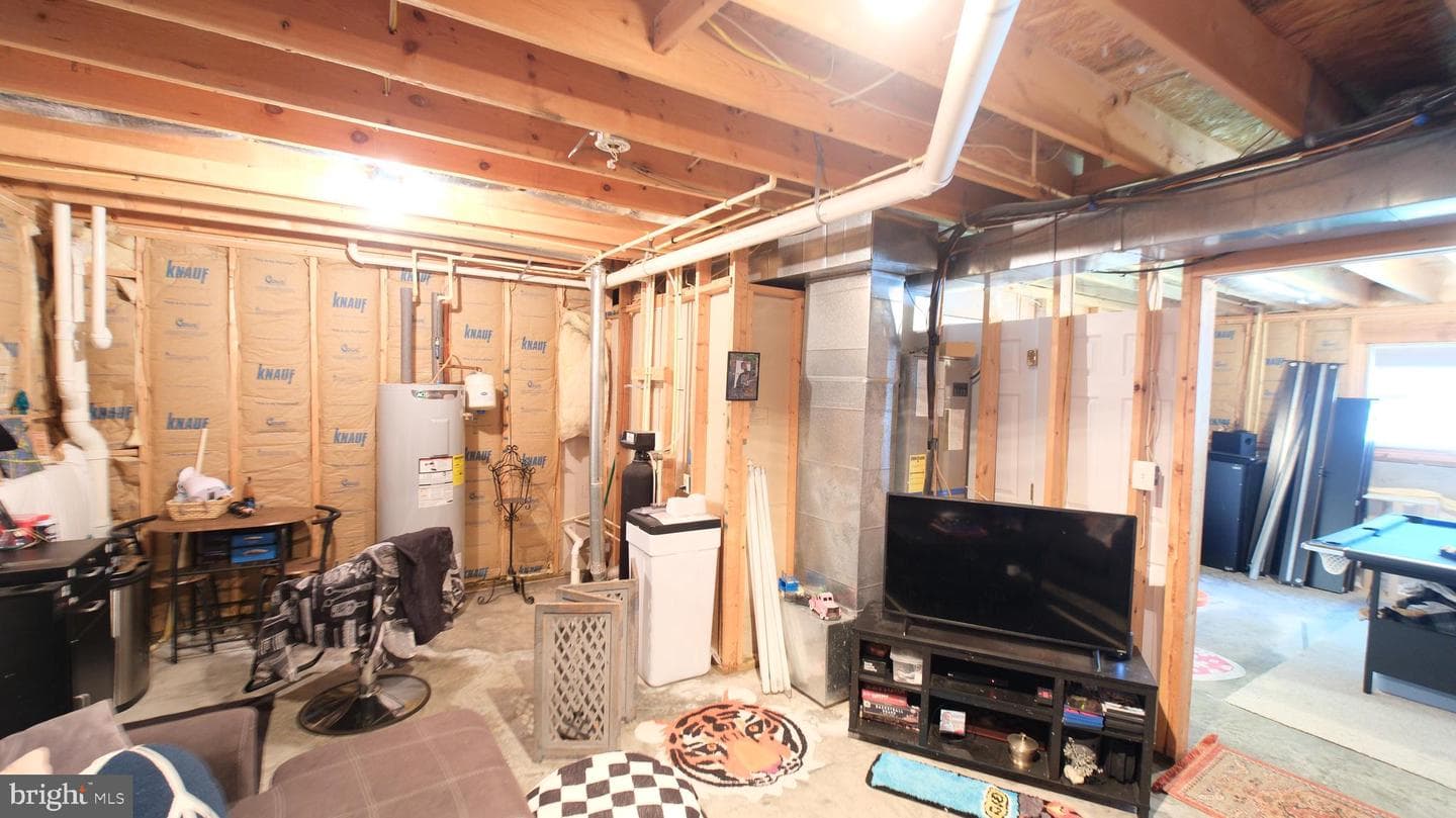 210 Ford Circle photo 31