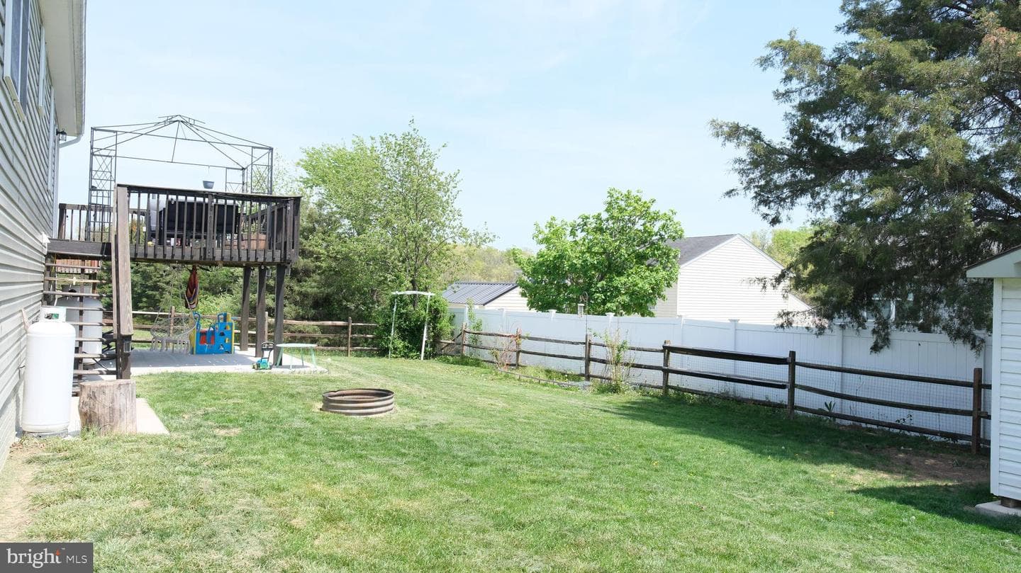 210 Ford Circle photo 35