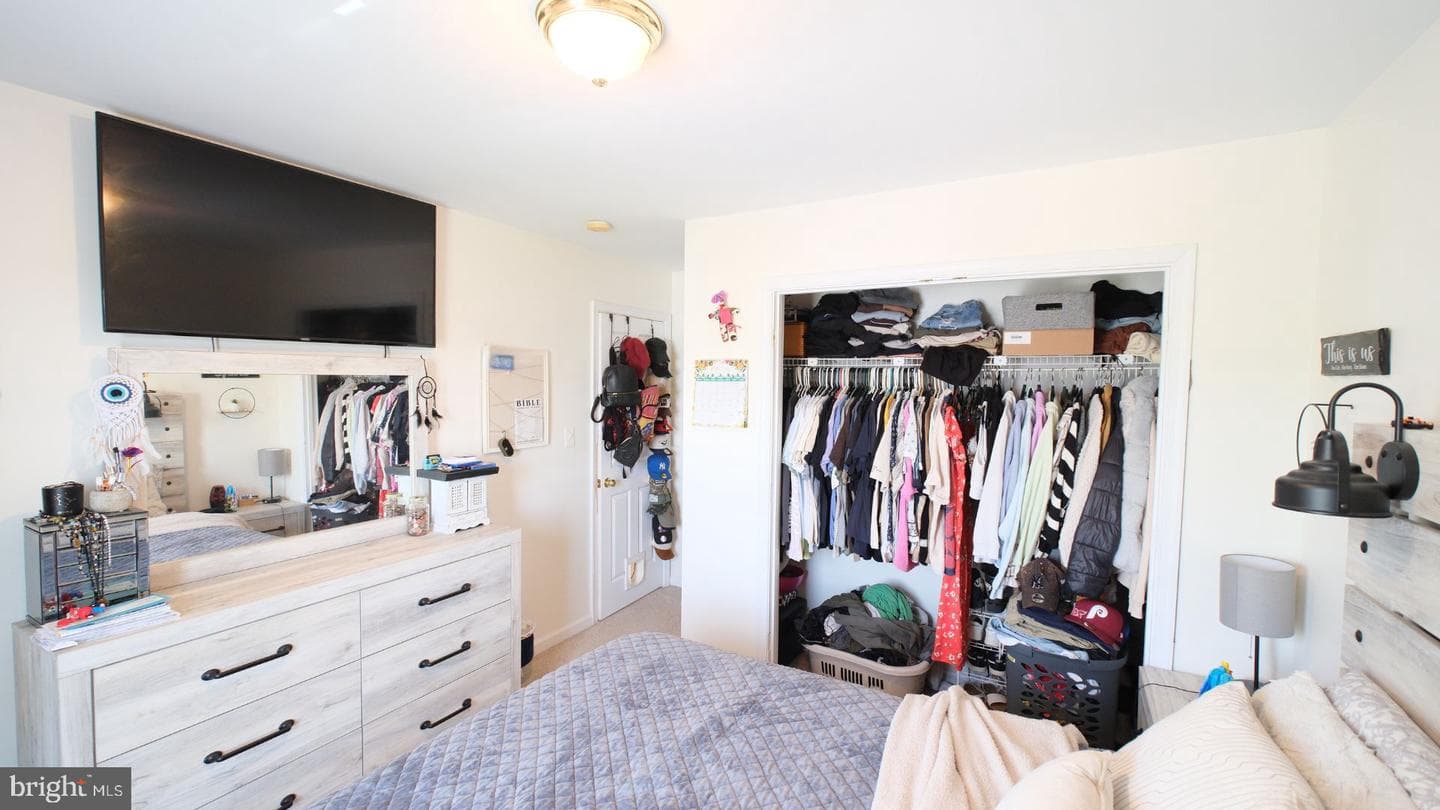 210 Ford Circle photo 42