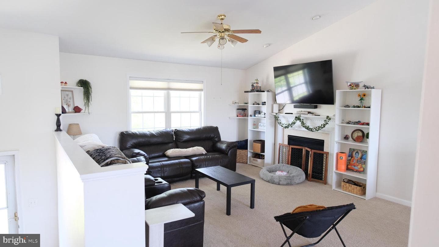 210 Ford Circle photo 6