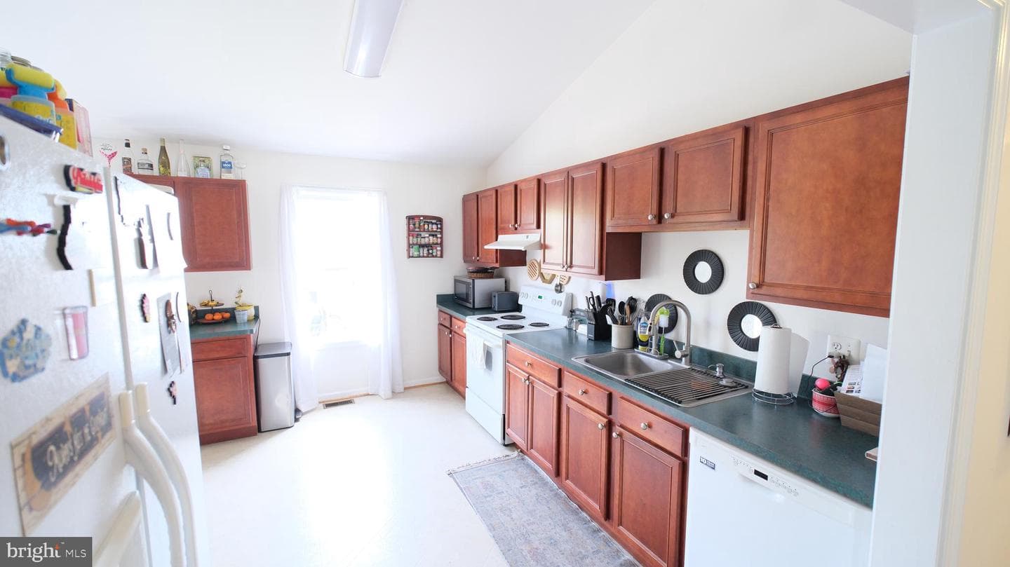 210 Ford Circle photo 9