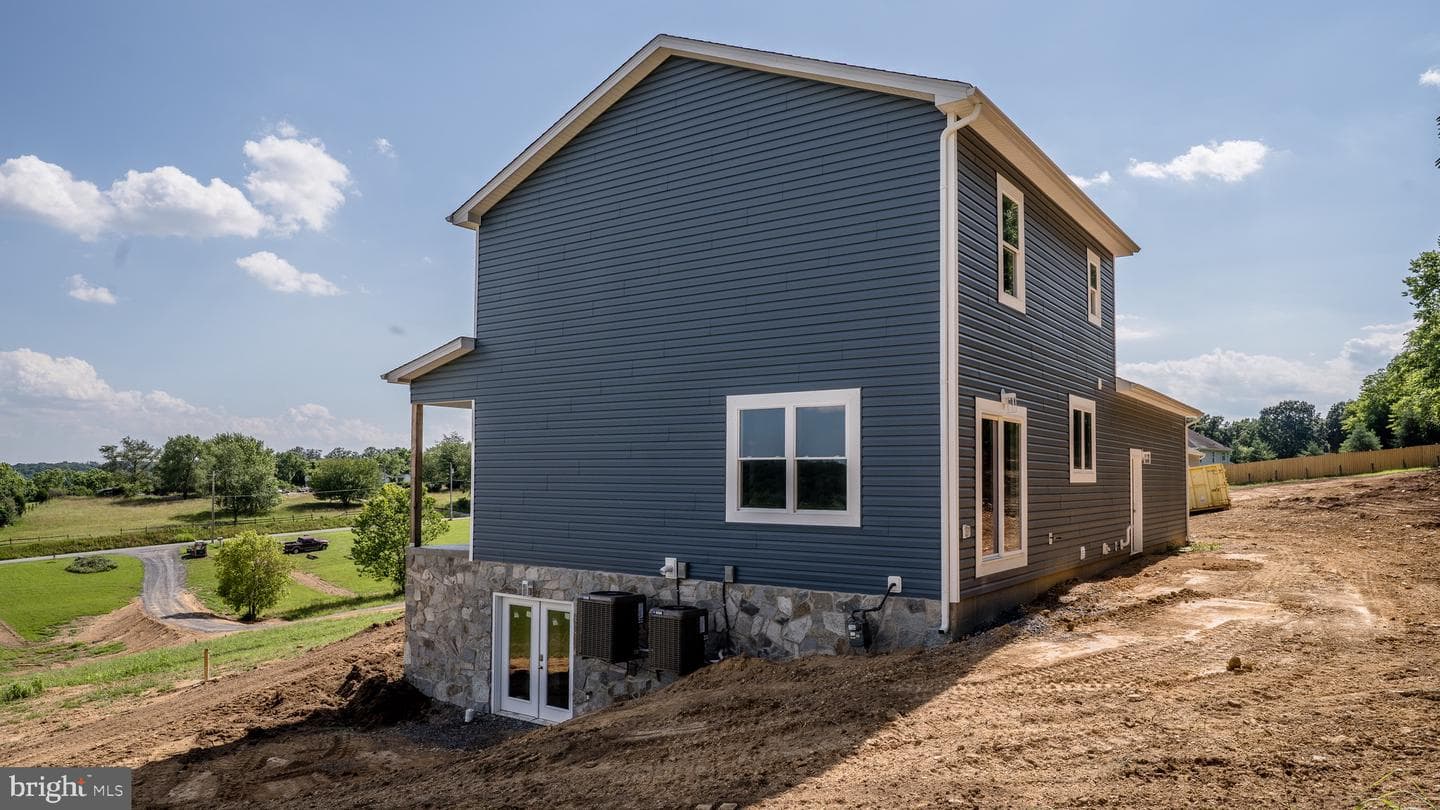 645 Slonaker Lane photo 4