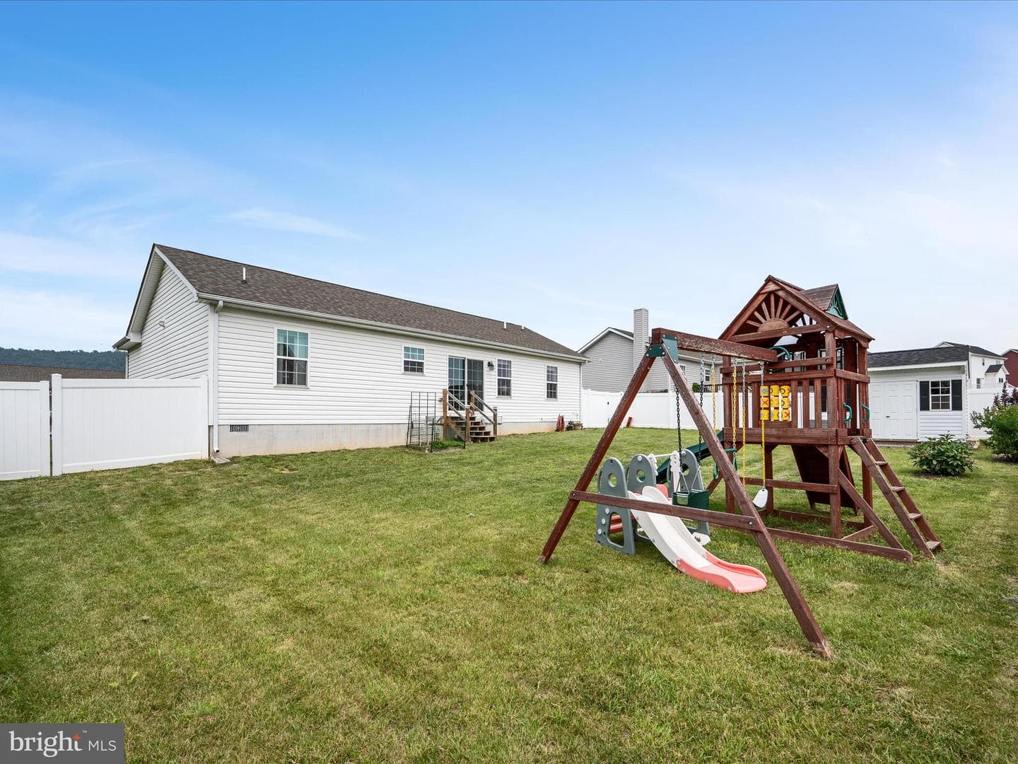 94 Twickenham Drive photo 2