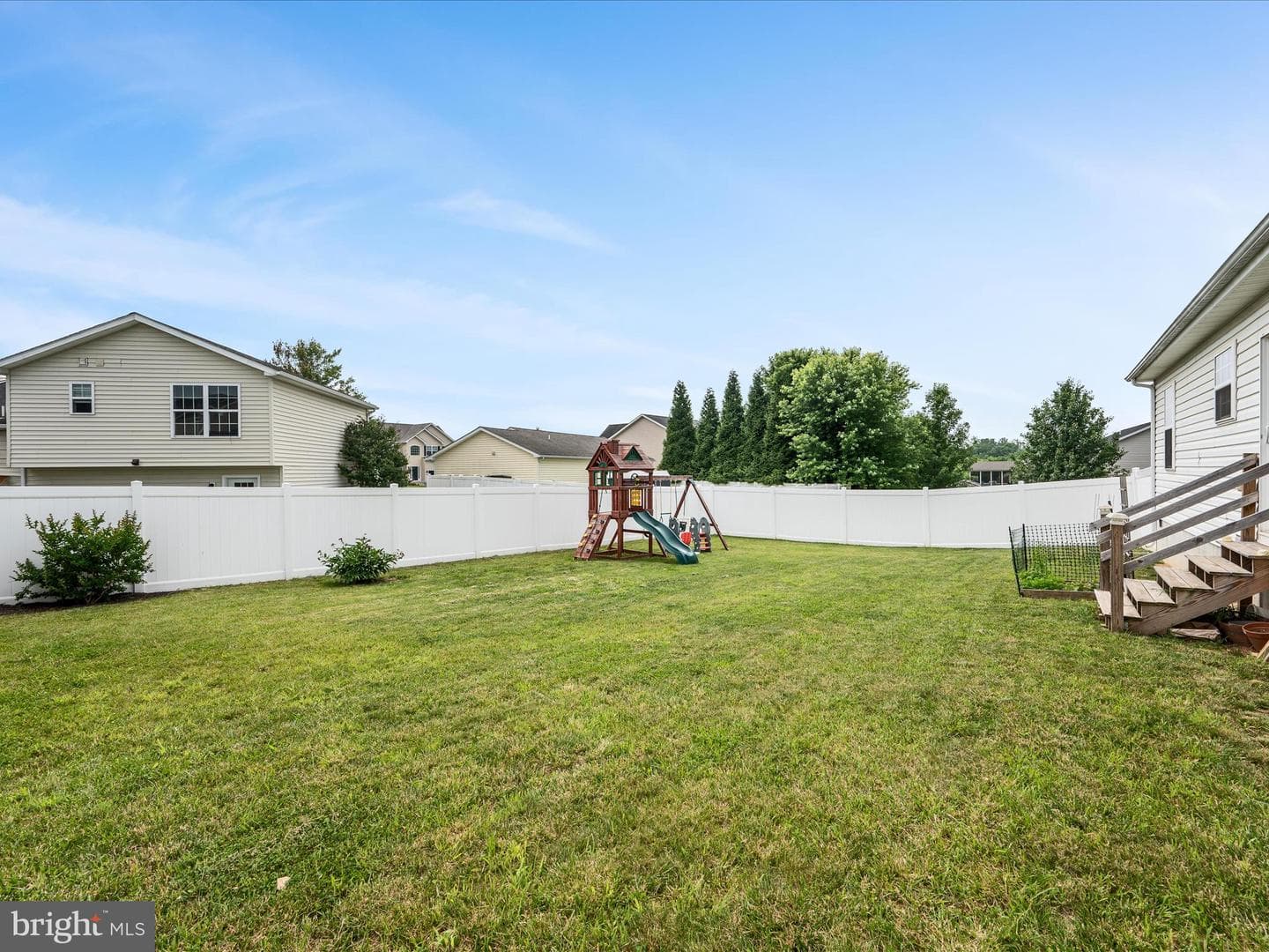 94 Twickenham Drive photo 37