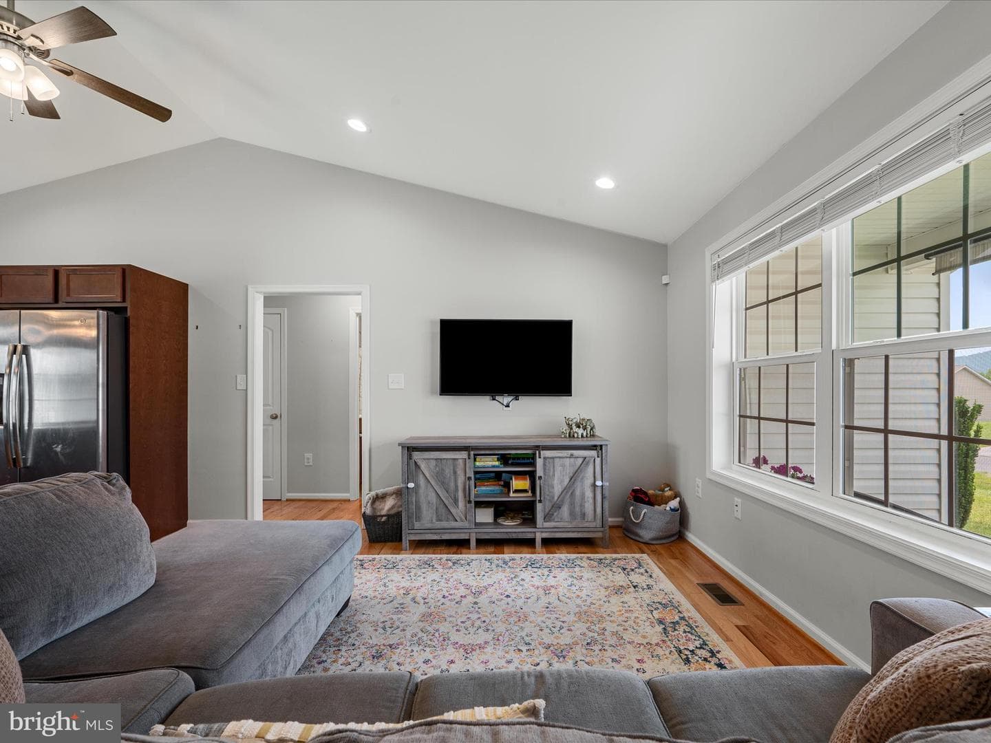 94 Twickenham Drive photo 8
