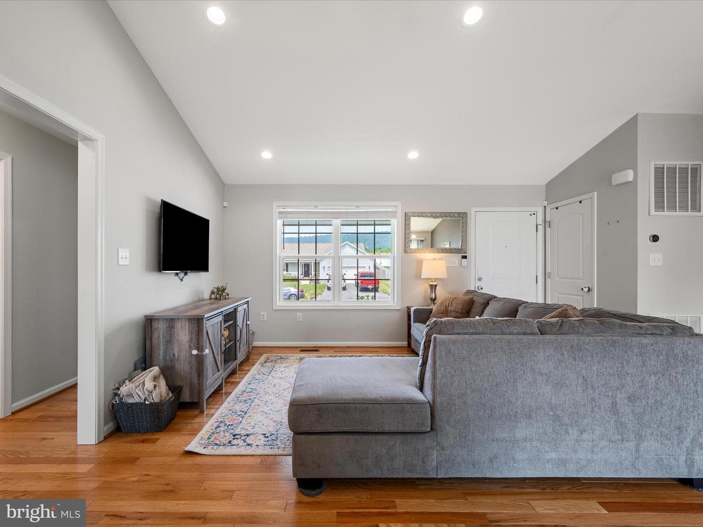 94 Twickenham Drive photo 9