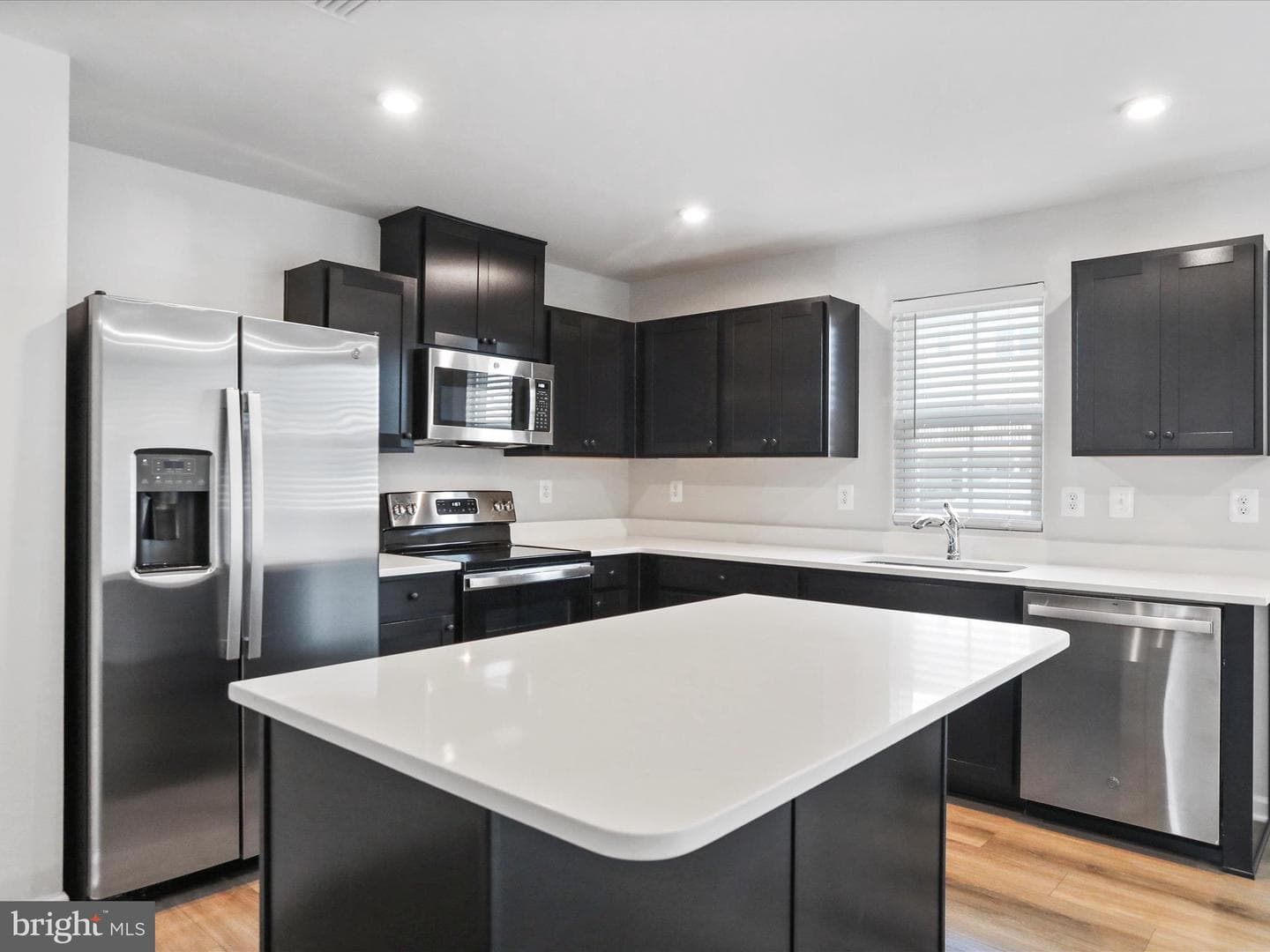 94 Calais Place photo 8