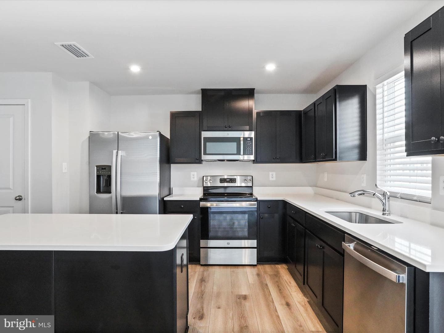 94 Calais Place photo 9