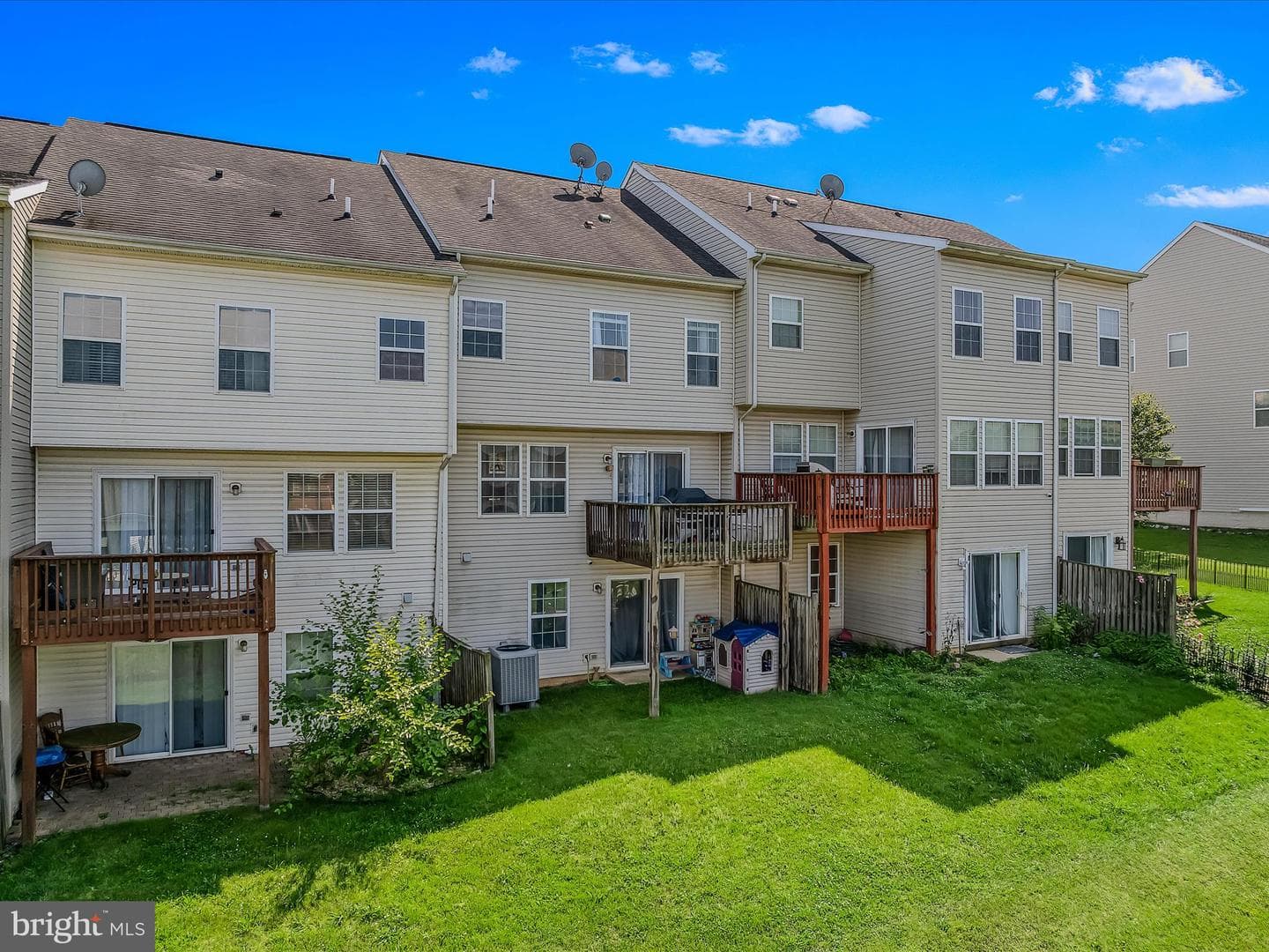 104 Raphael Court photo 30