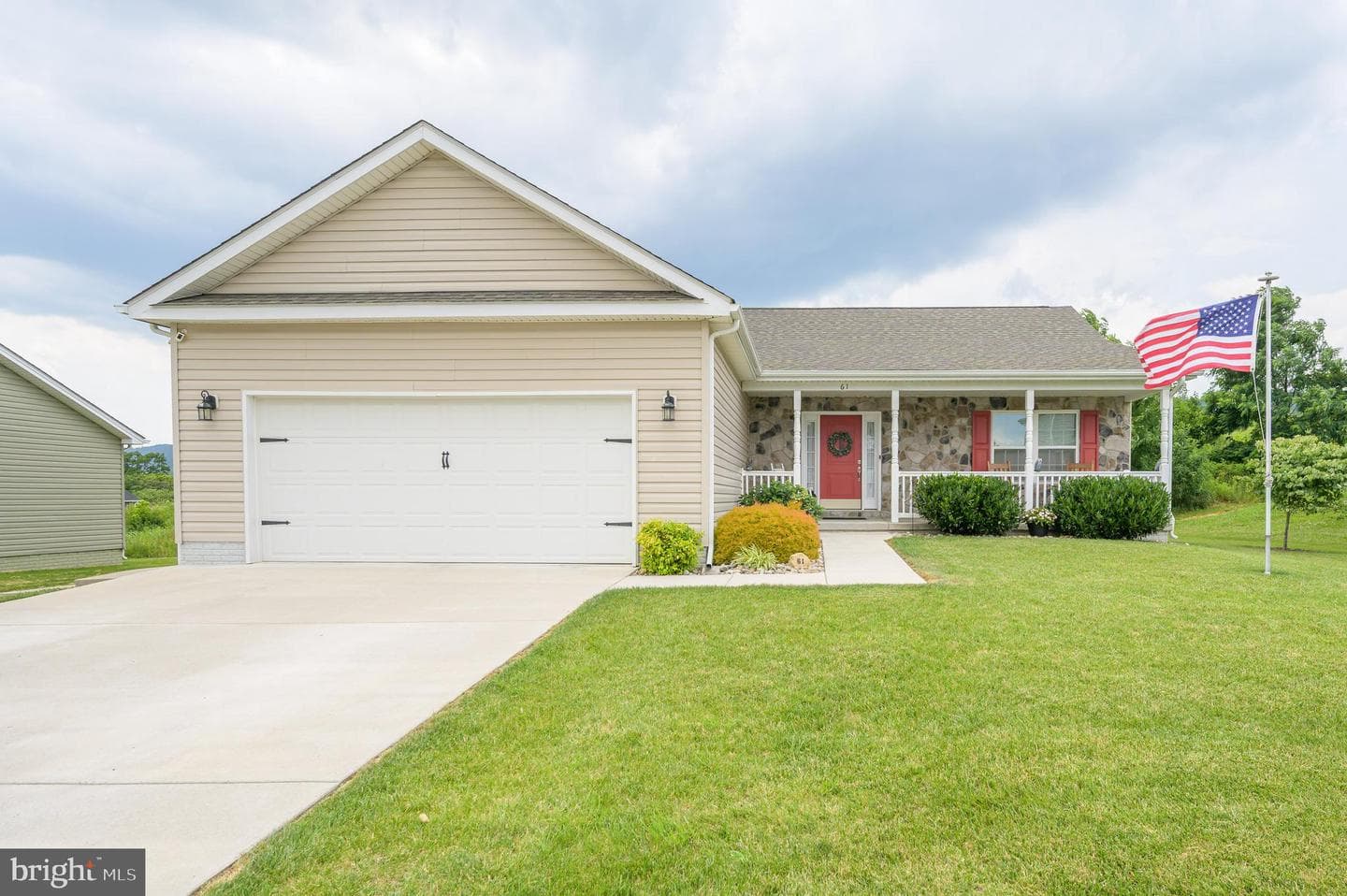 61 Twickenham Drive photo 2