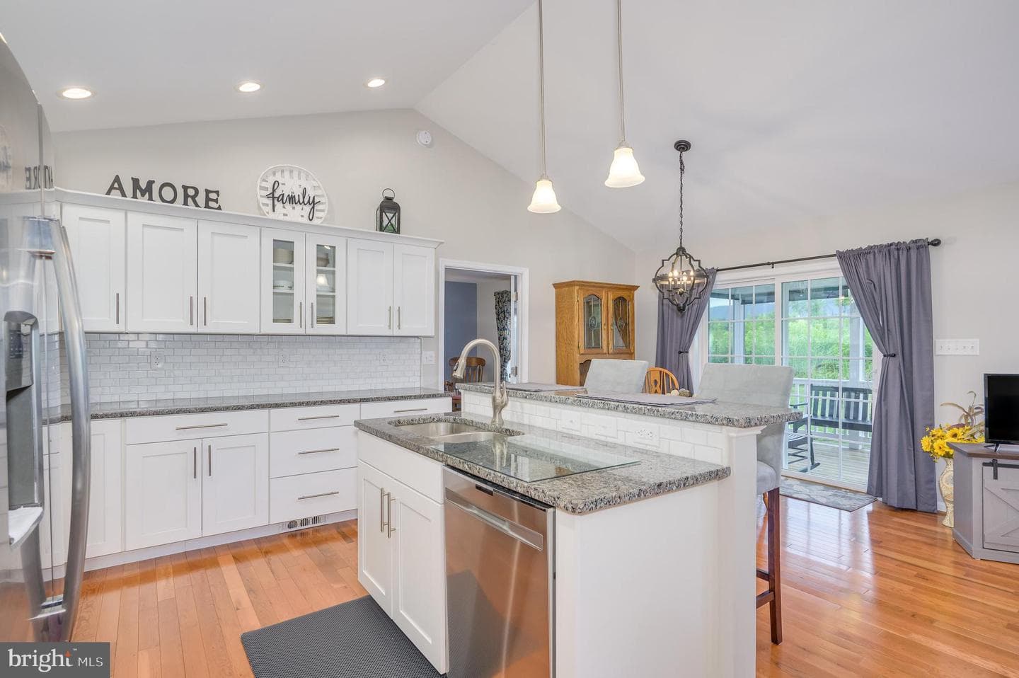61 Twickenham Drive photo 42