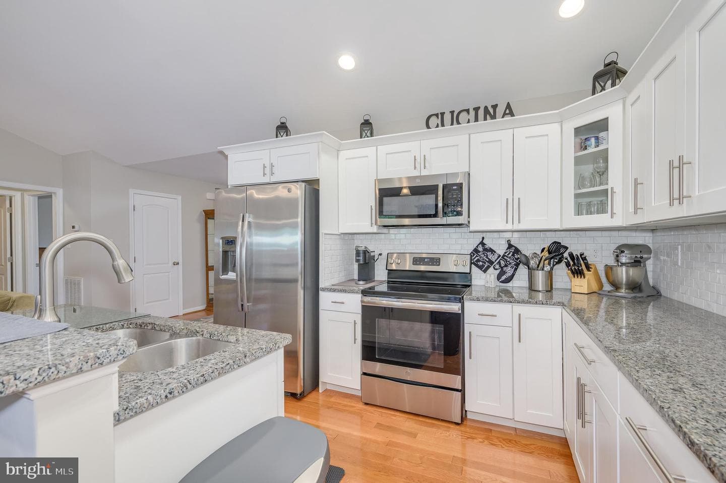 61 Twickenham Drive photo 45