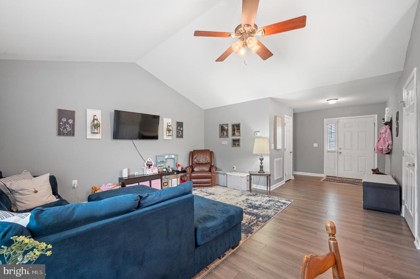 494 Ives Street photo 11