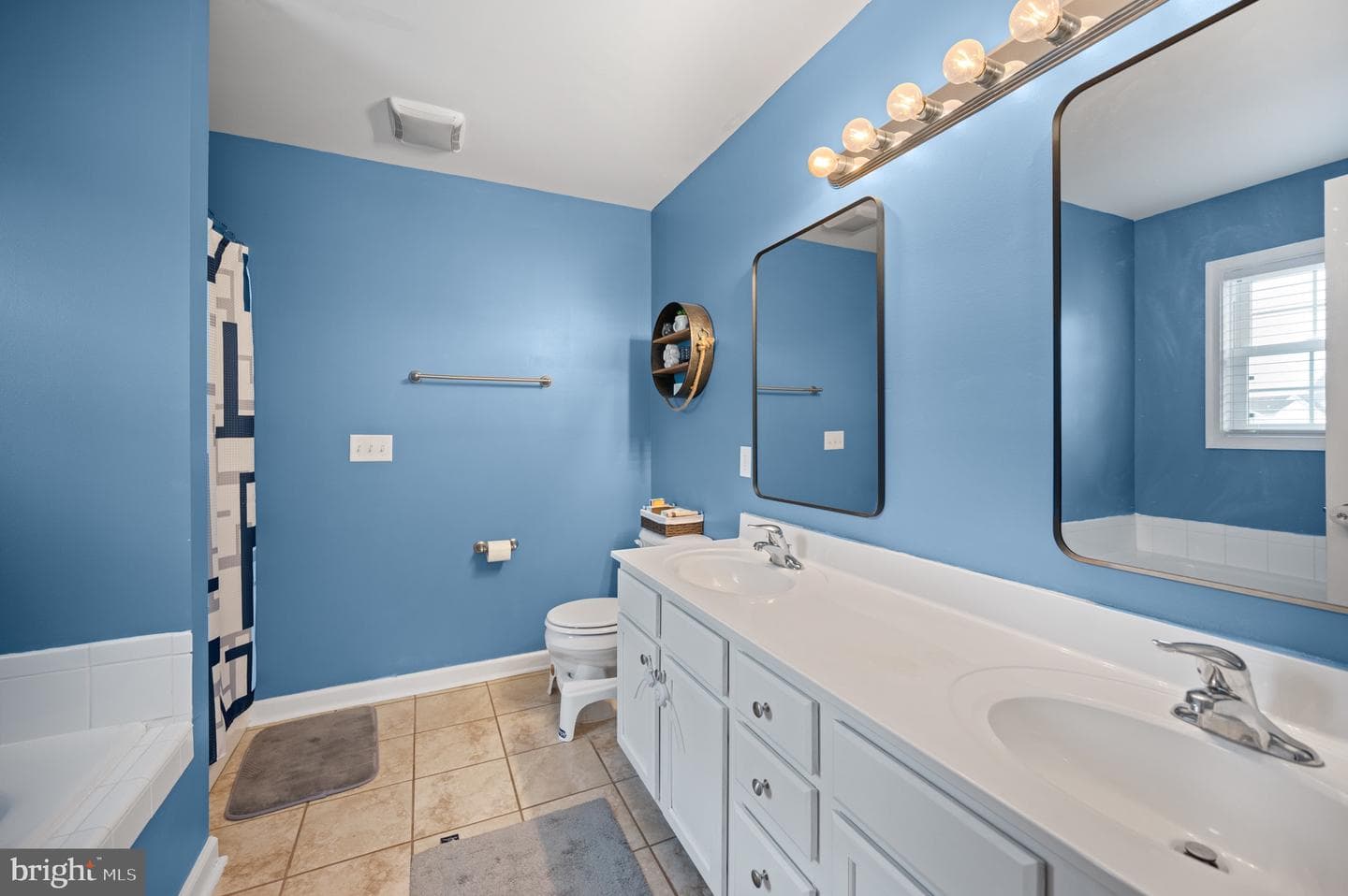 494 Ives Street photo 22