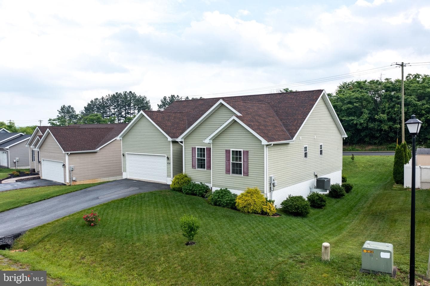 494 Ives Street photo 3