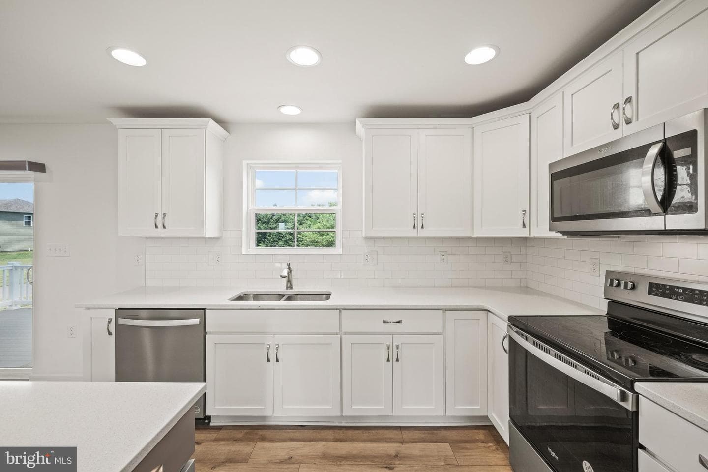 379 Eurasian Drive photo 10