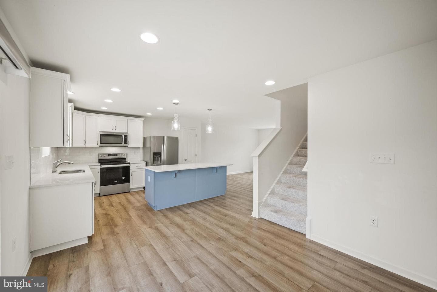 379 Eurasian Drive photo 17