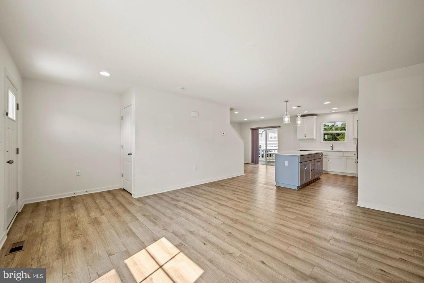 379 Eurasian Drive photo 5