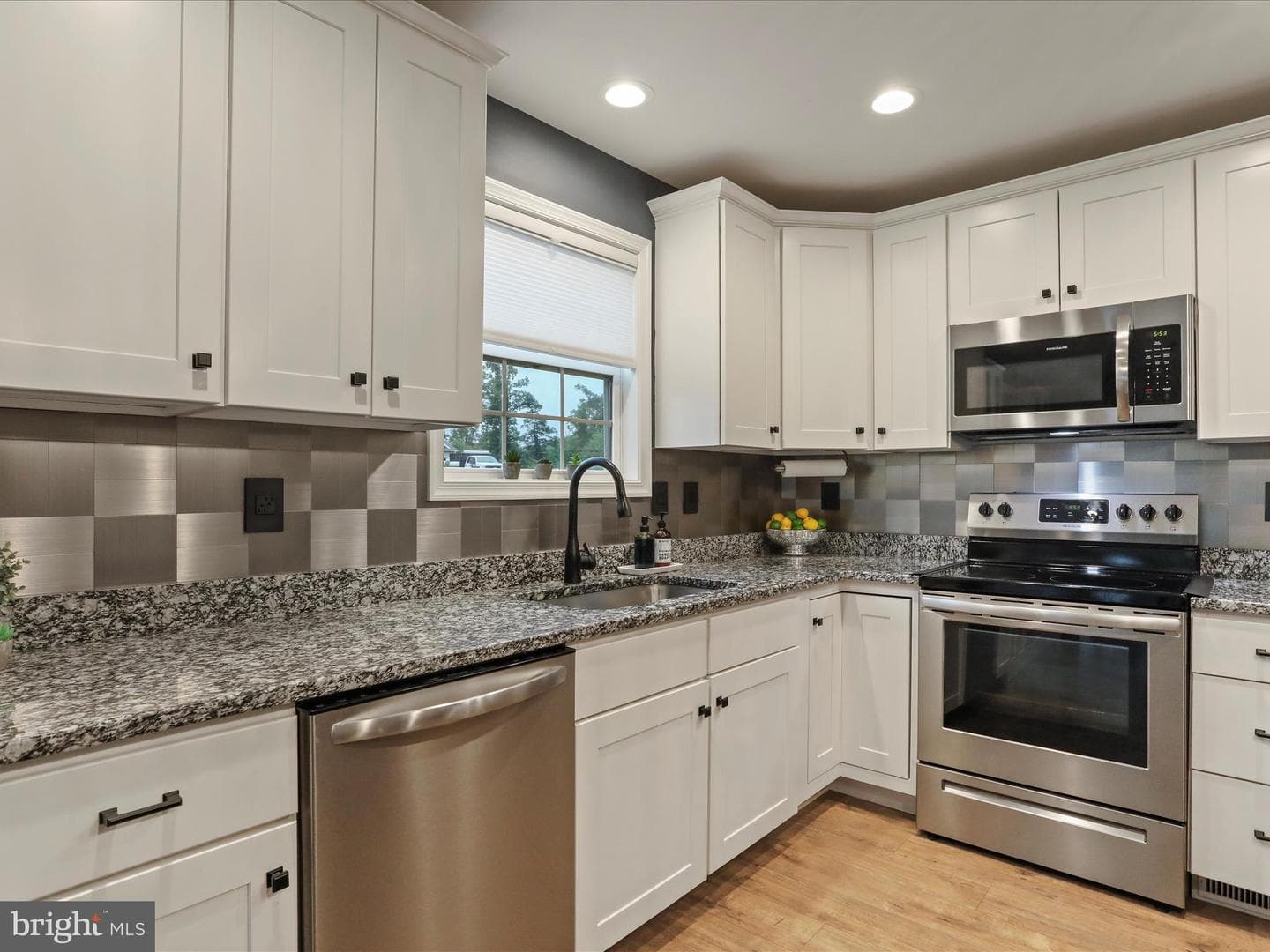 443 Executive Way photo 13