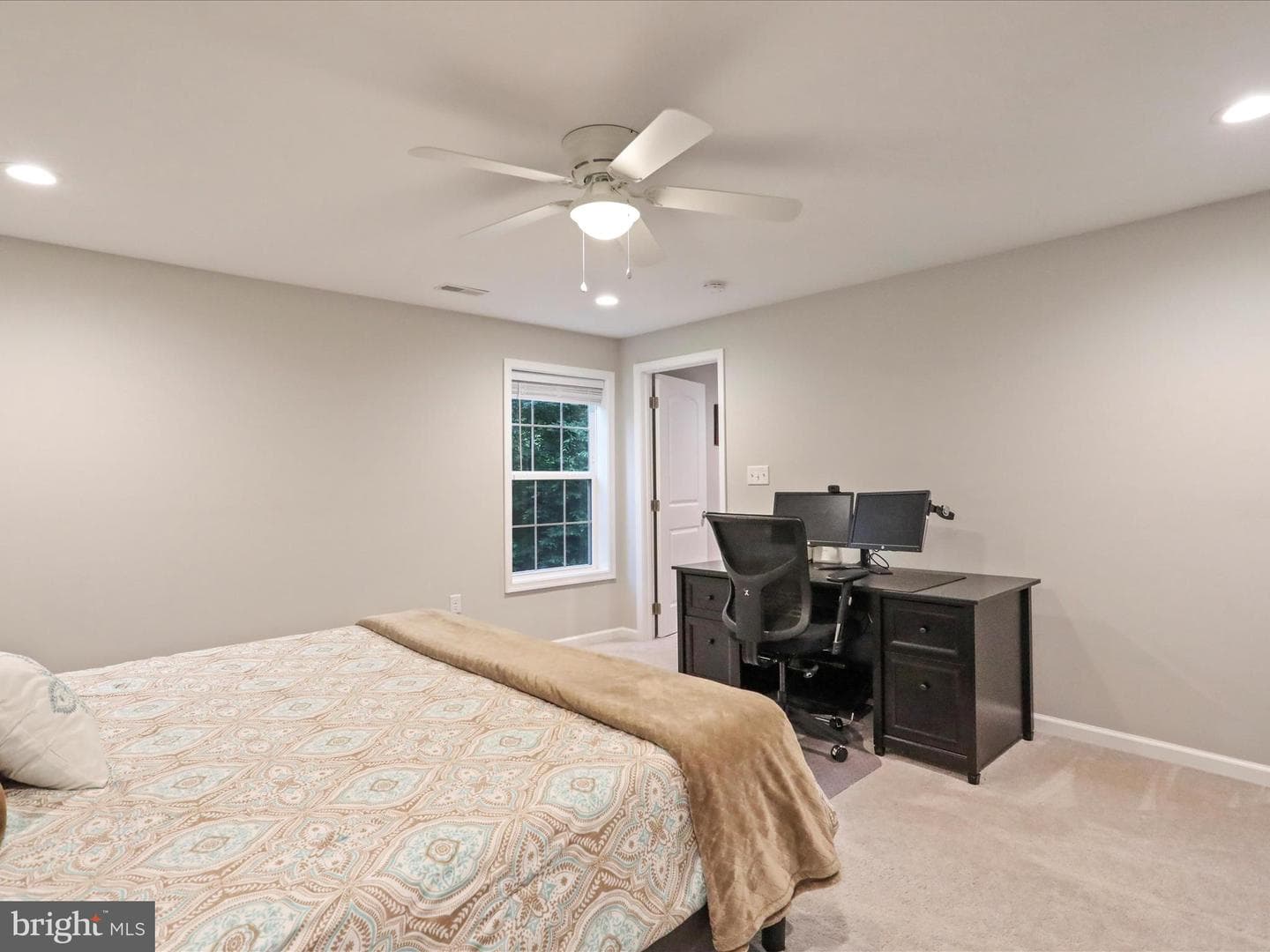 443 Executive Way photo 32