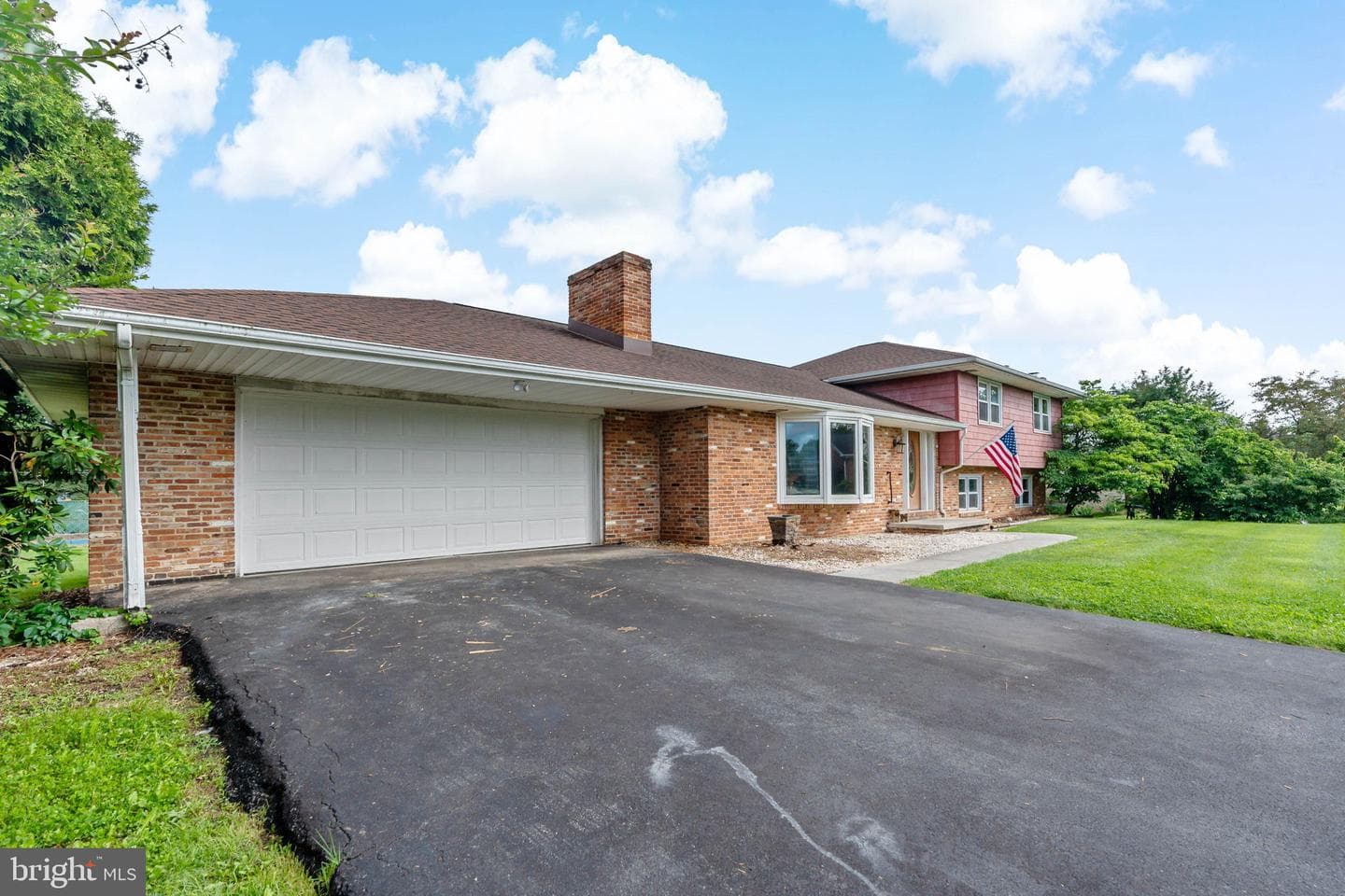 319 Hermitage Drive photo 2