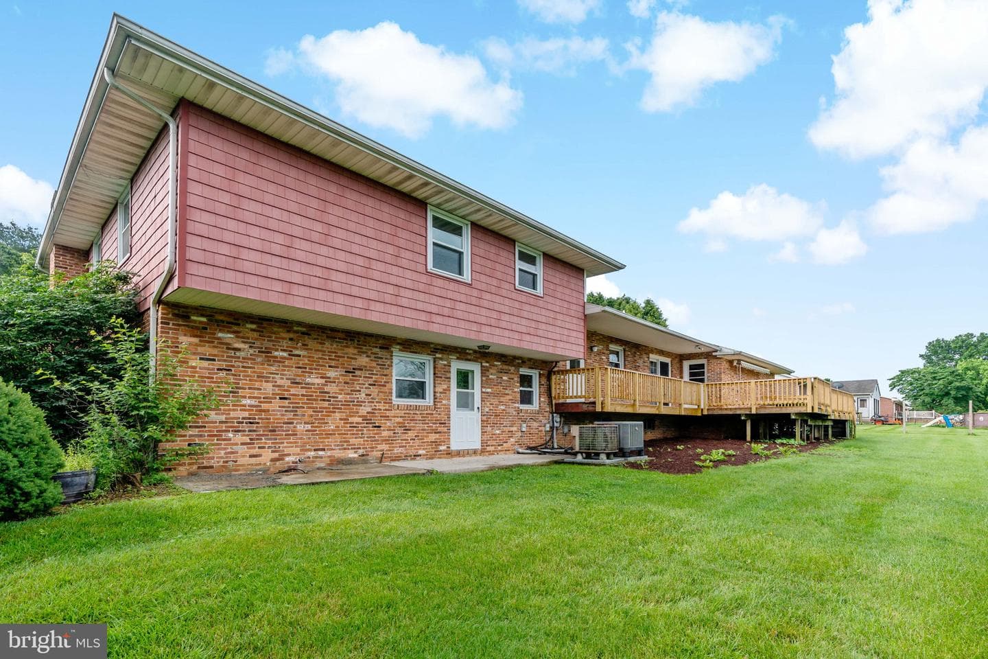 319 Hermitage Drive photo 3