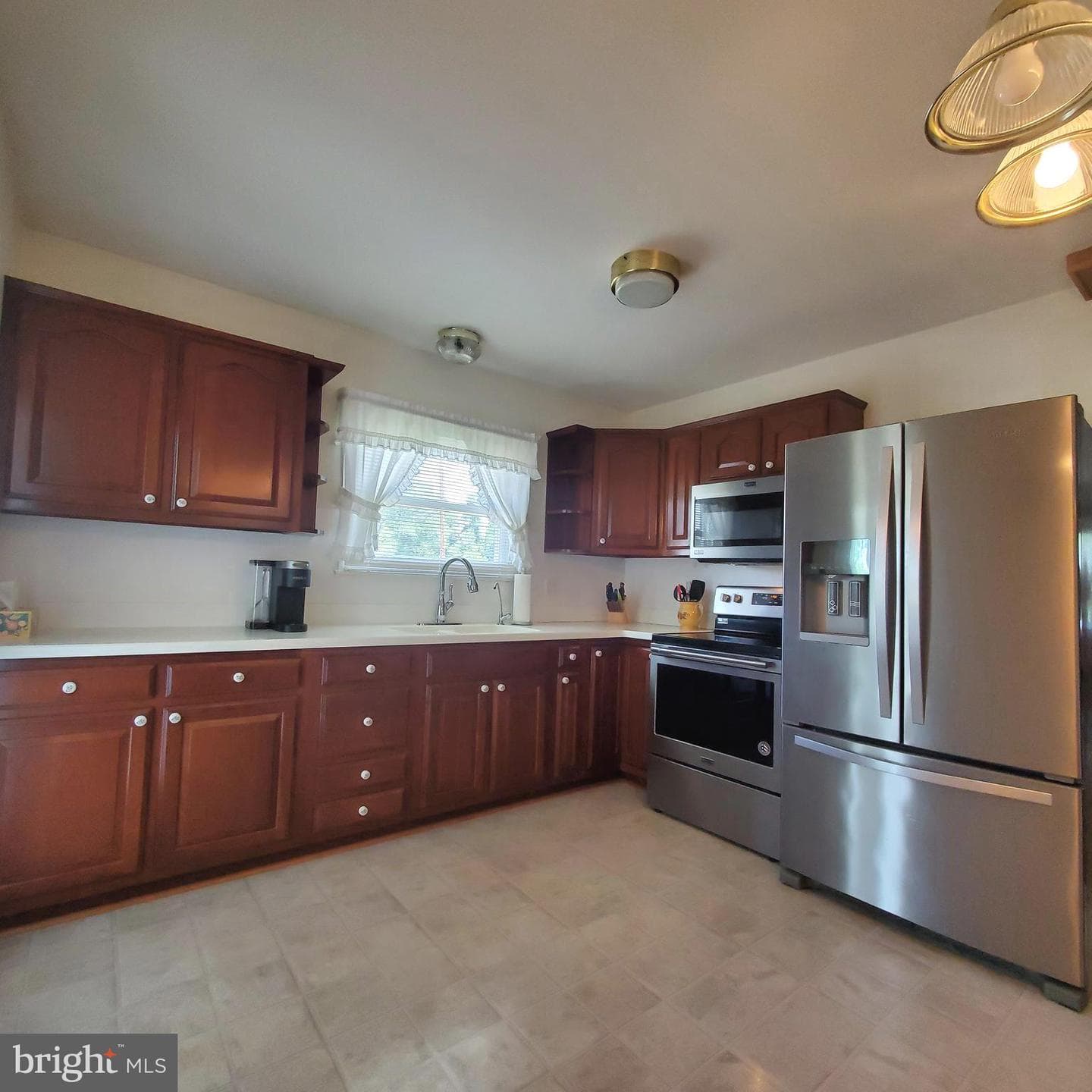 400 S Georgia Avenue photo 5