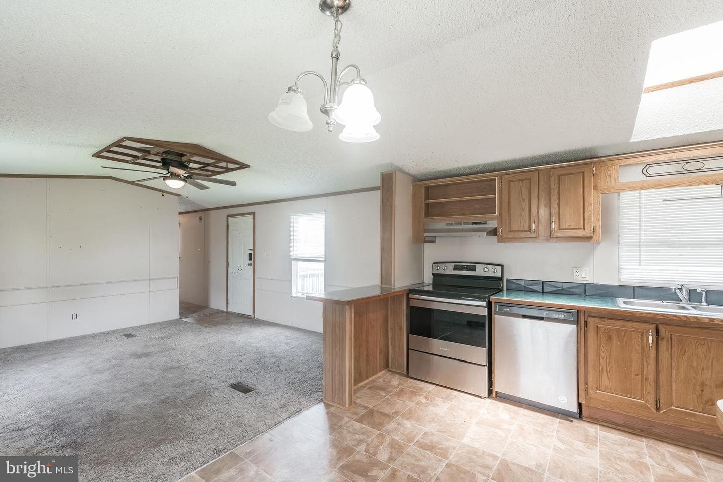 803 Royal Crest Drive photo 16