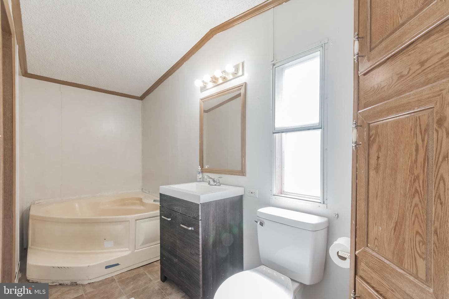 803 Royal Crest Drive photo 26