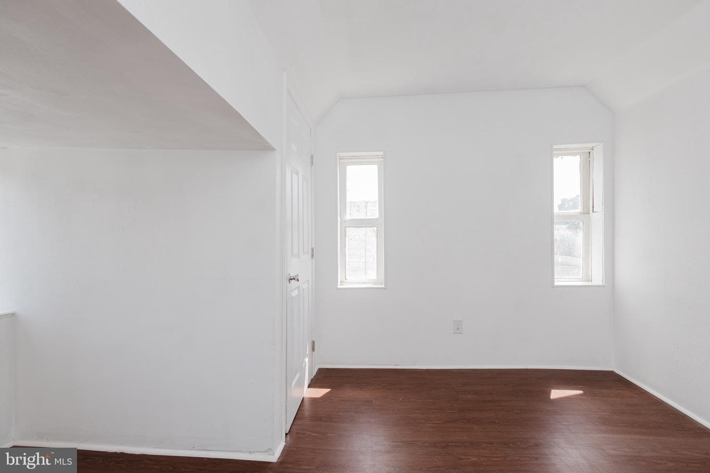 315 S Queen Street photo 19