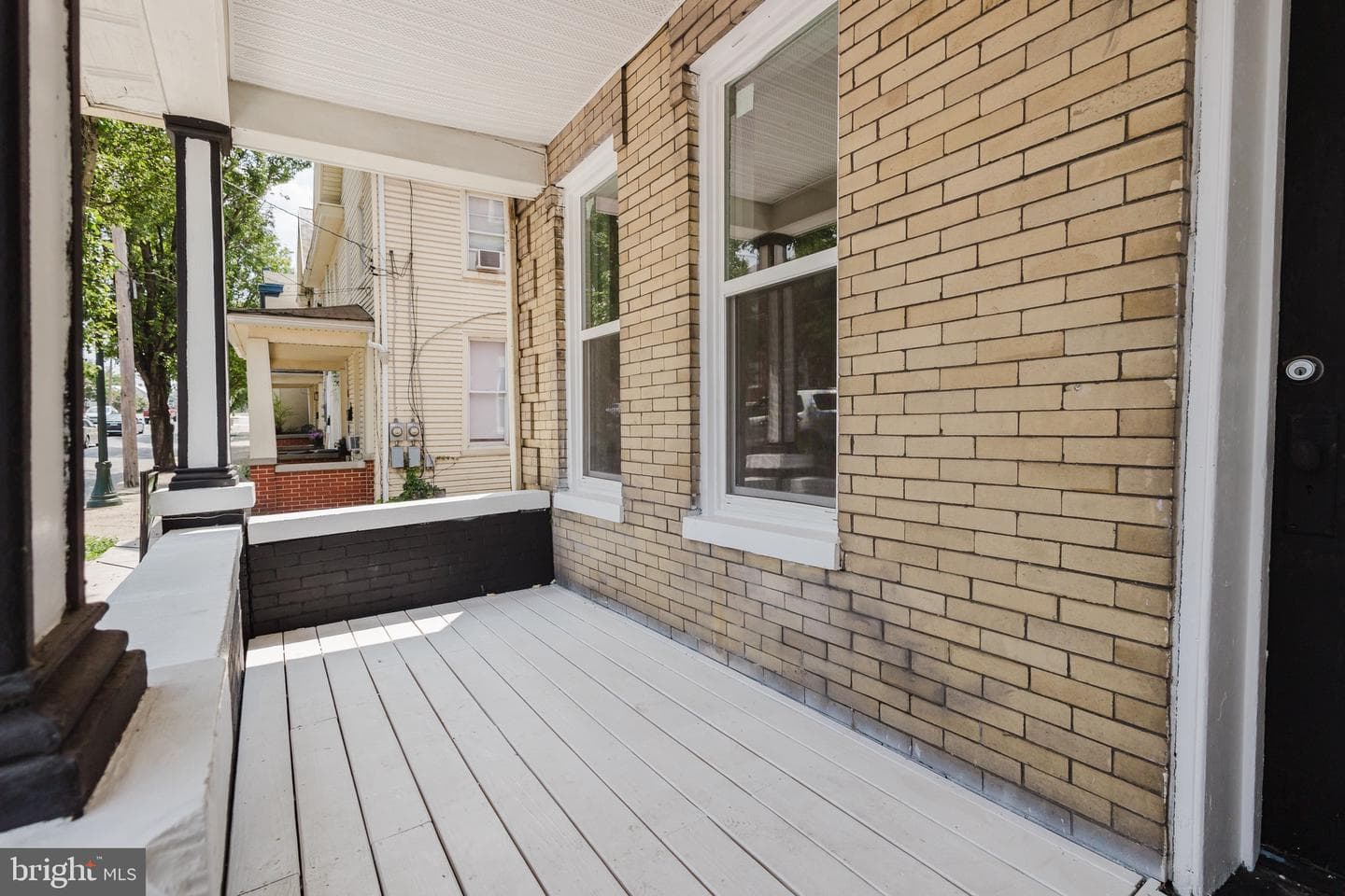 315 S Queen Street photo 2
