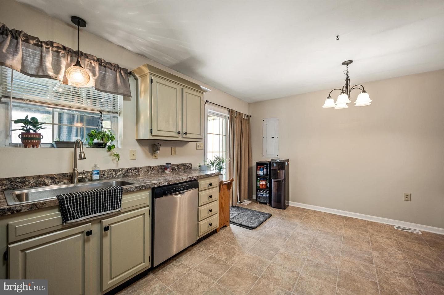 192 Arch Street photo 11