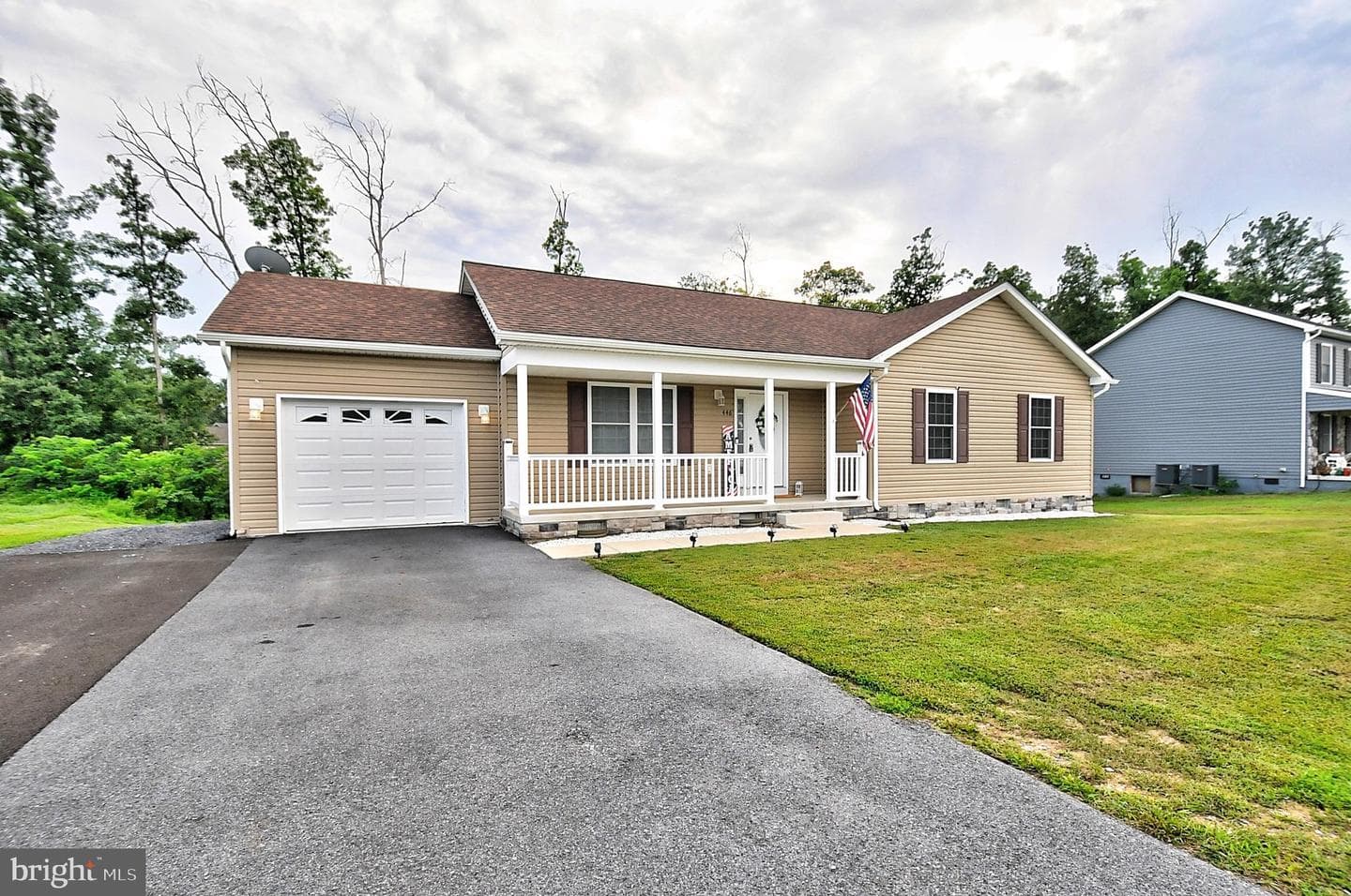 446 Basin Drive photo 2