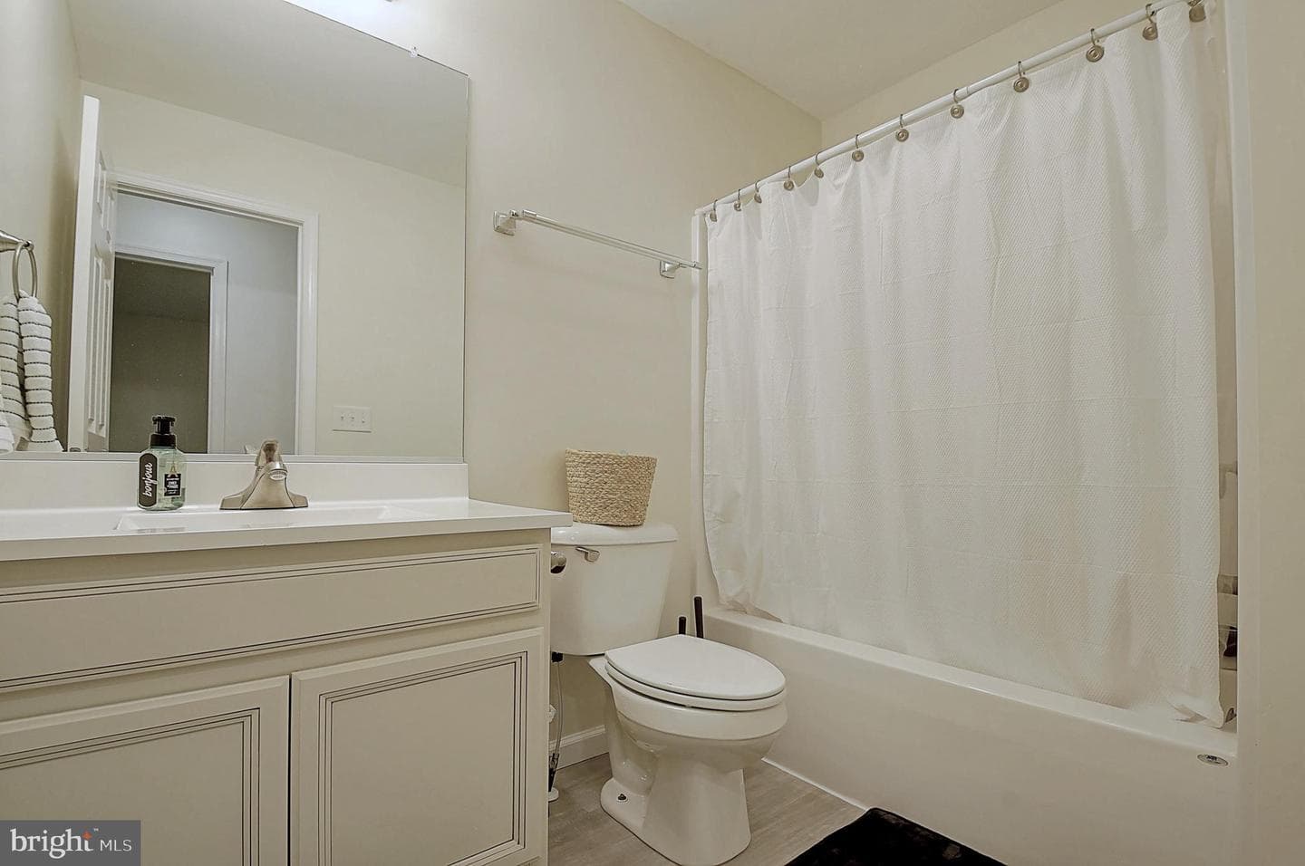 446 Basin Drive photo 25