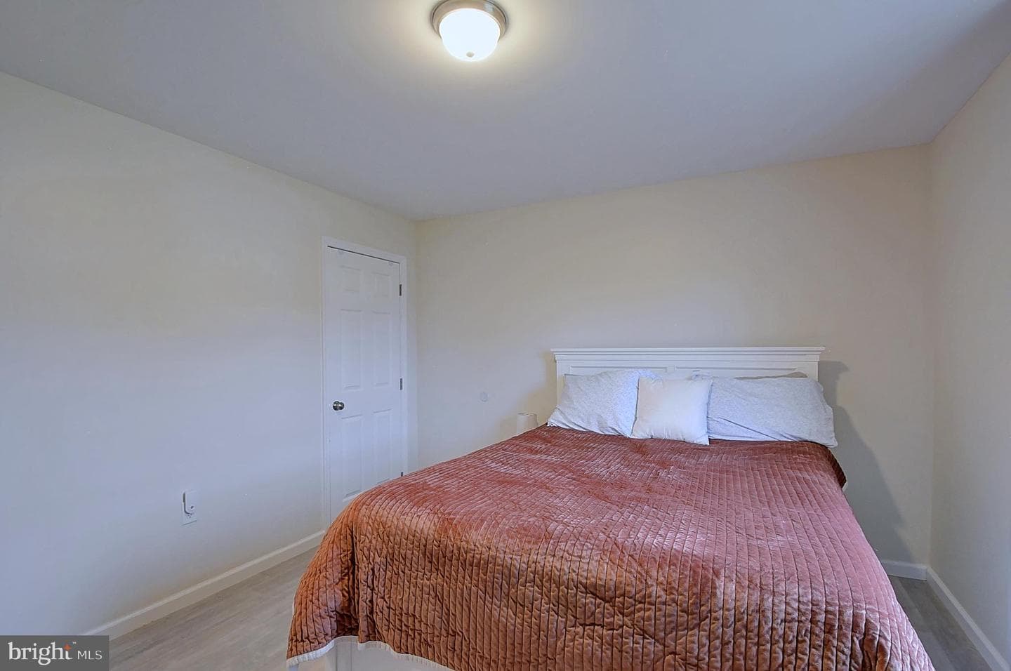 446 Basin Drive photo 28