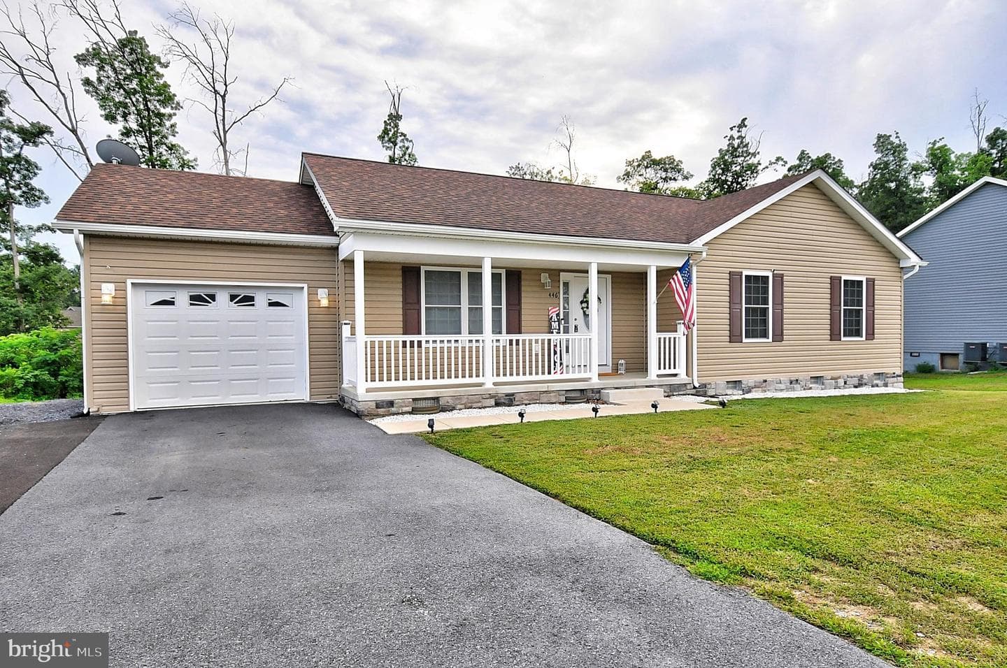 446 Basin Drive photo 3