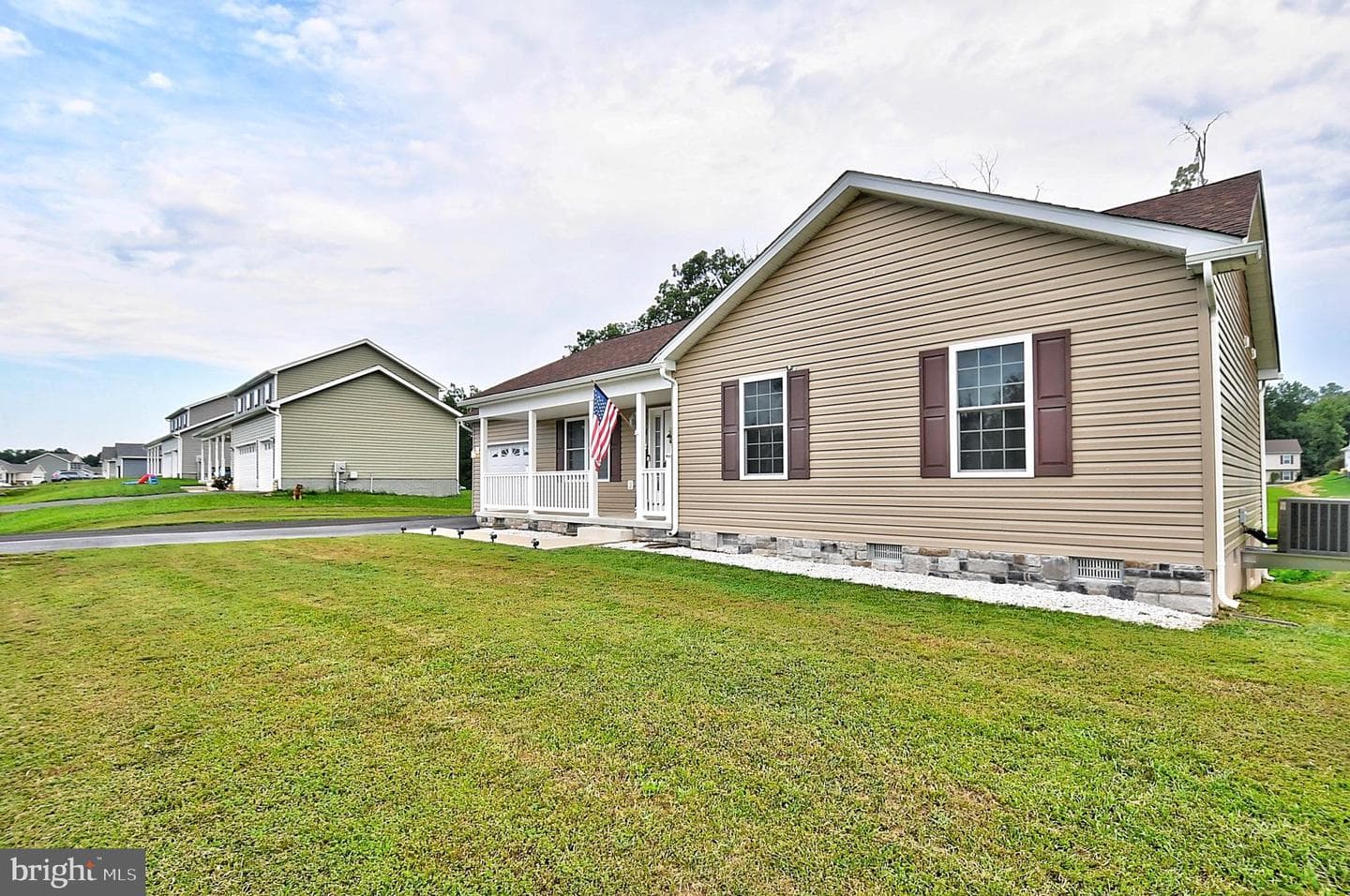 446 Basin Drive photo 4