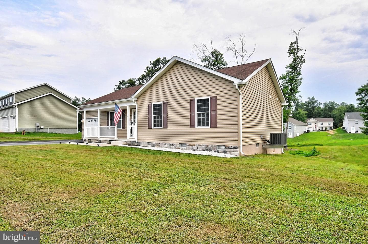 446 Basin Drive photo 5