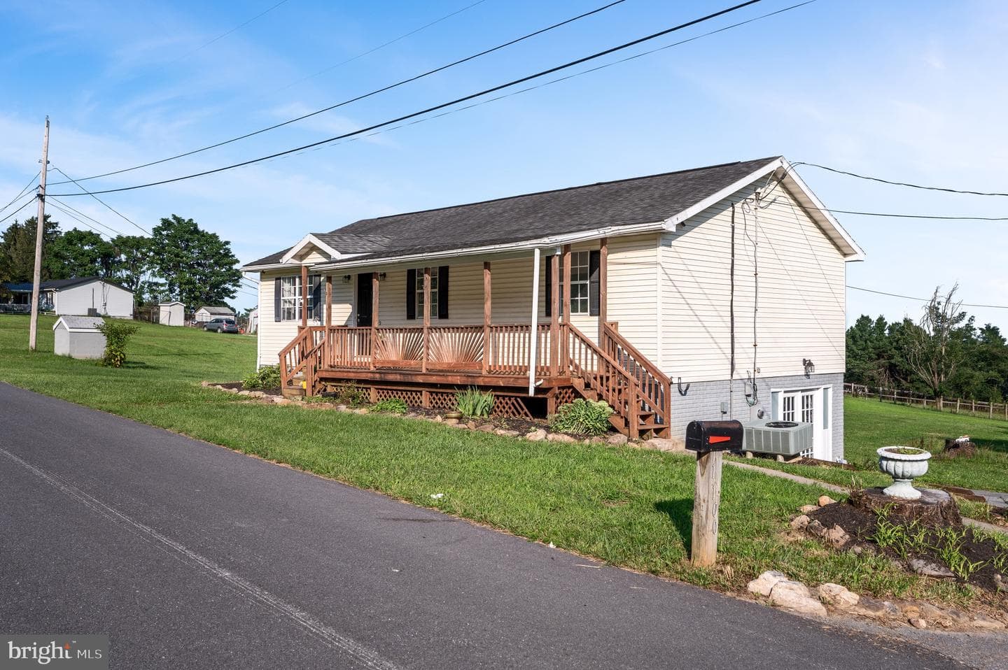 1100 Loop Rd photo 2