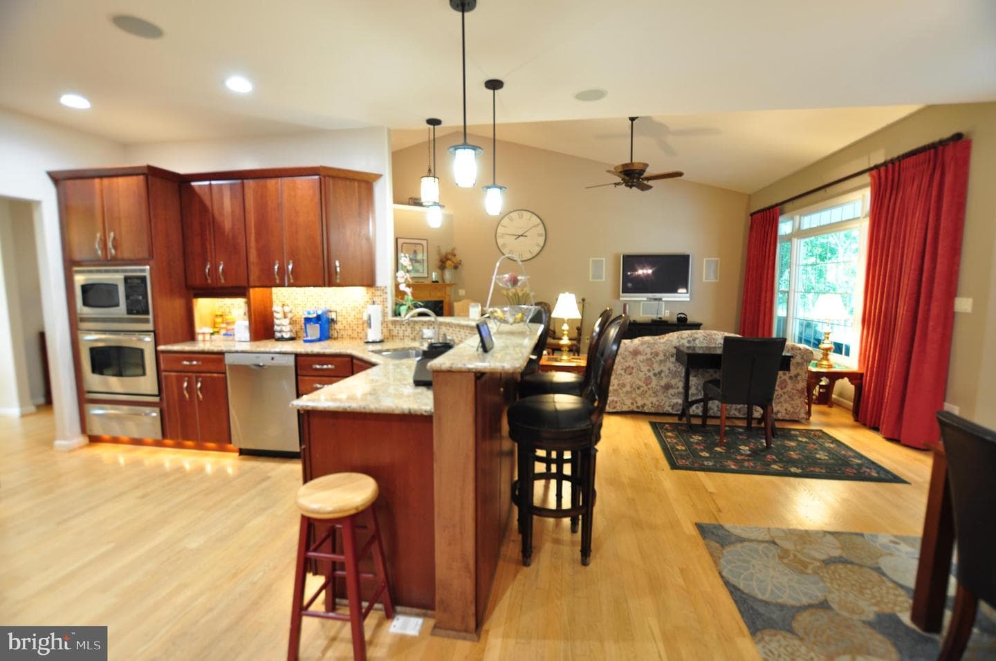 451 Appian Way photo 34