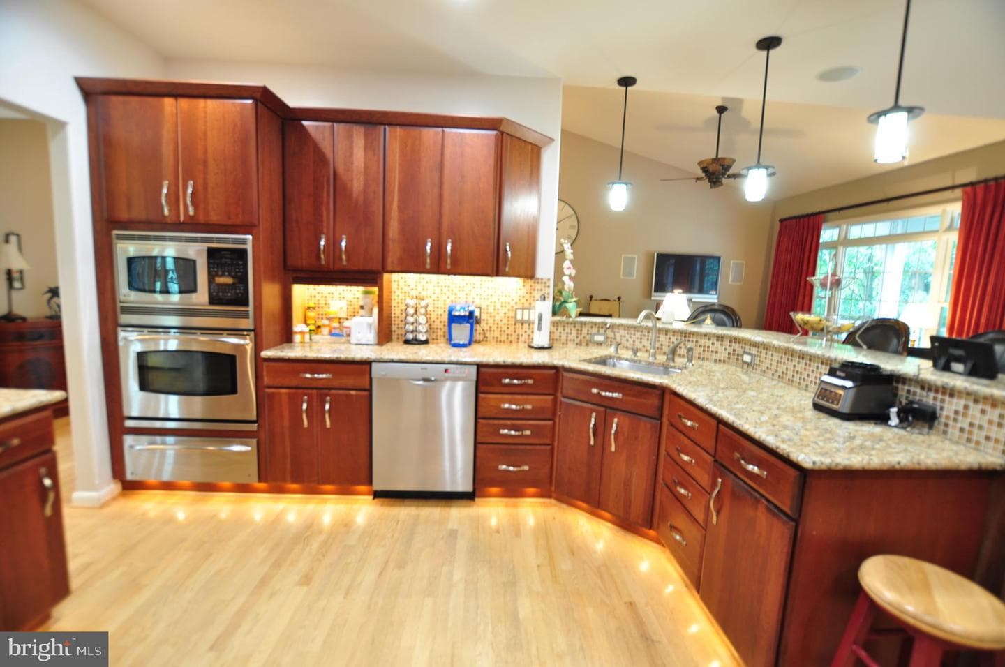 451 Appian Way photo 37