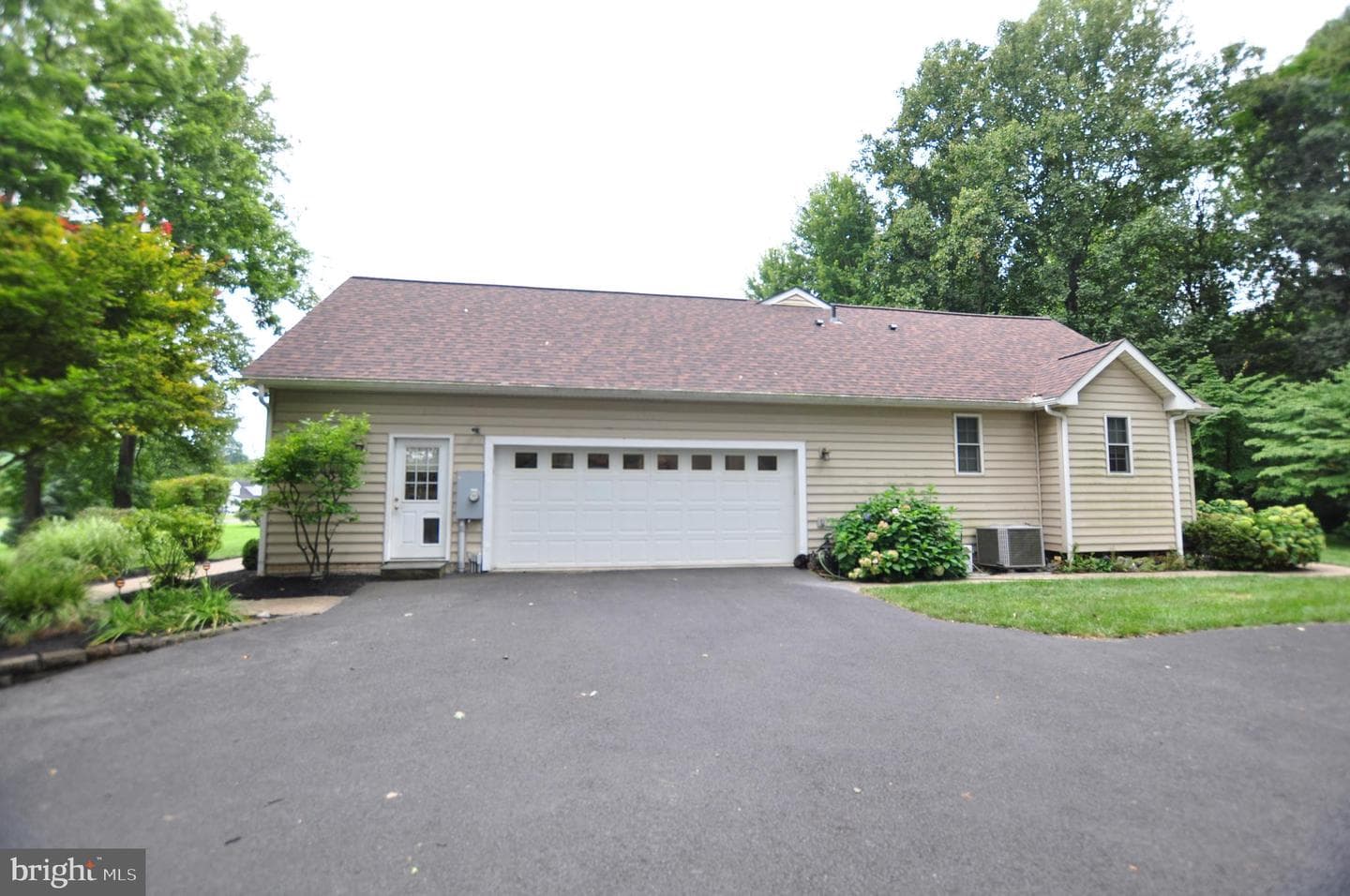 451 Appian Way photo 8
