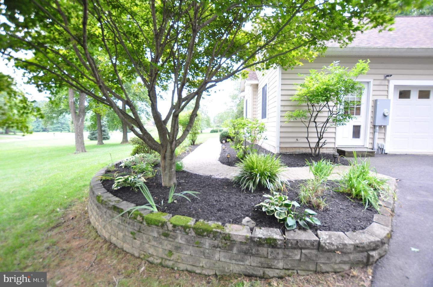 451 Appian Way photo 9