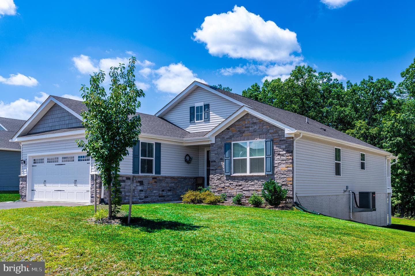 69 Hydro Road photo 2